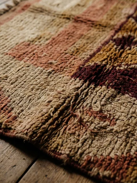 Tapis berbère en laine après lavage artisanal, velours redevenu souple
