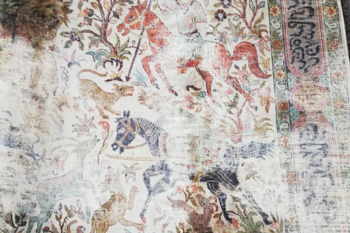Dégât des eaux sur un tapis d’Orient : bons réflexes et quand contacter l’atelier L'ART DE LA RESTAURATION