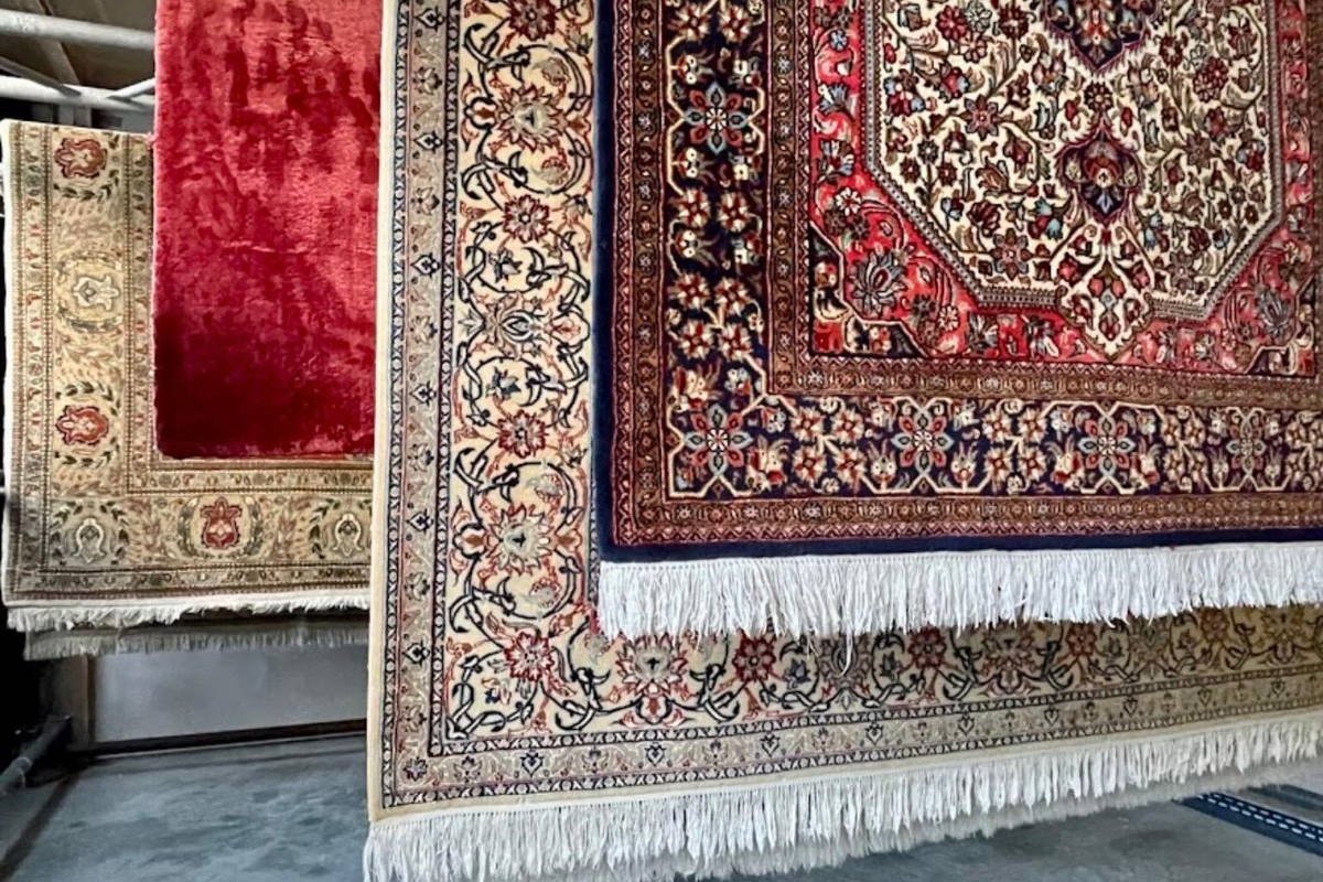 Entretien tapis persan en laine : pourquoi faire appel à un professionnel ?