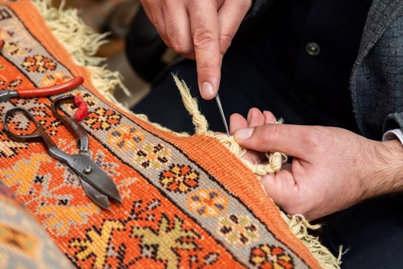 Réparation des bordures et lisières de tapis — L'Art de la Restauration