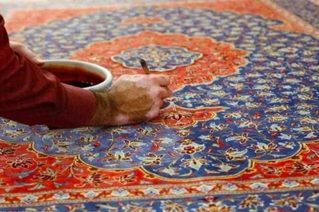 Reprise et ravivage des couleurs d'un tapis — L'Art de la Restauration