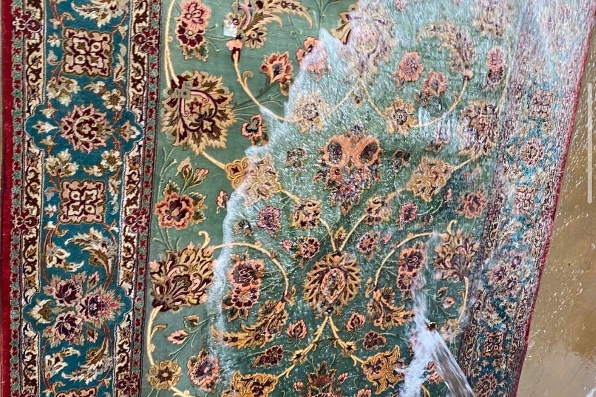Nettoyage de tapis en soie — L'Art de la Restauration